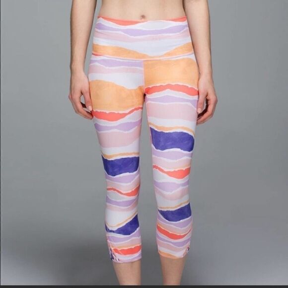 Lululemon True Self Crop Size 4 - Picture 2 of 4